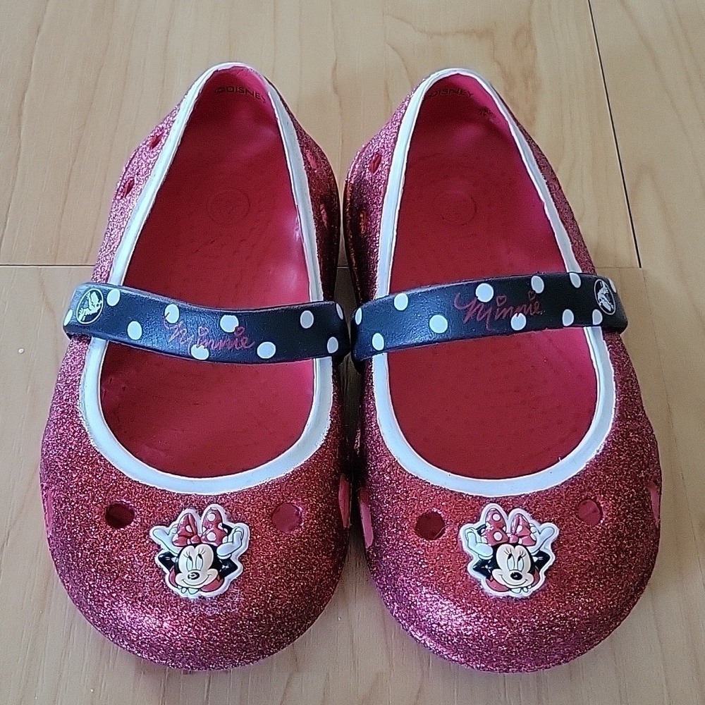 Minnie Mouse crocs, size 6, euc